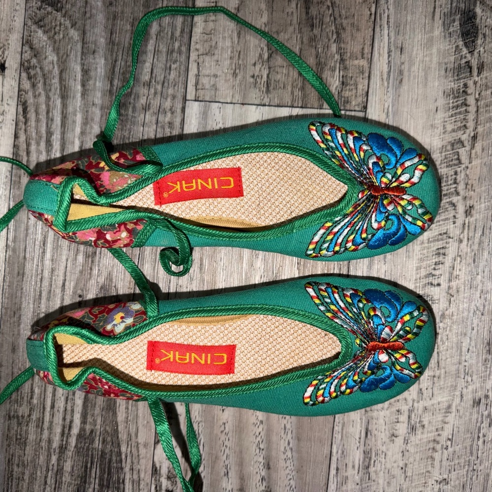 Green Embroidered Women's Shoes